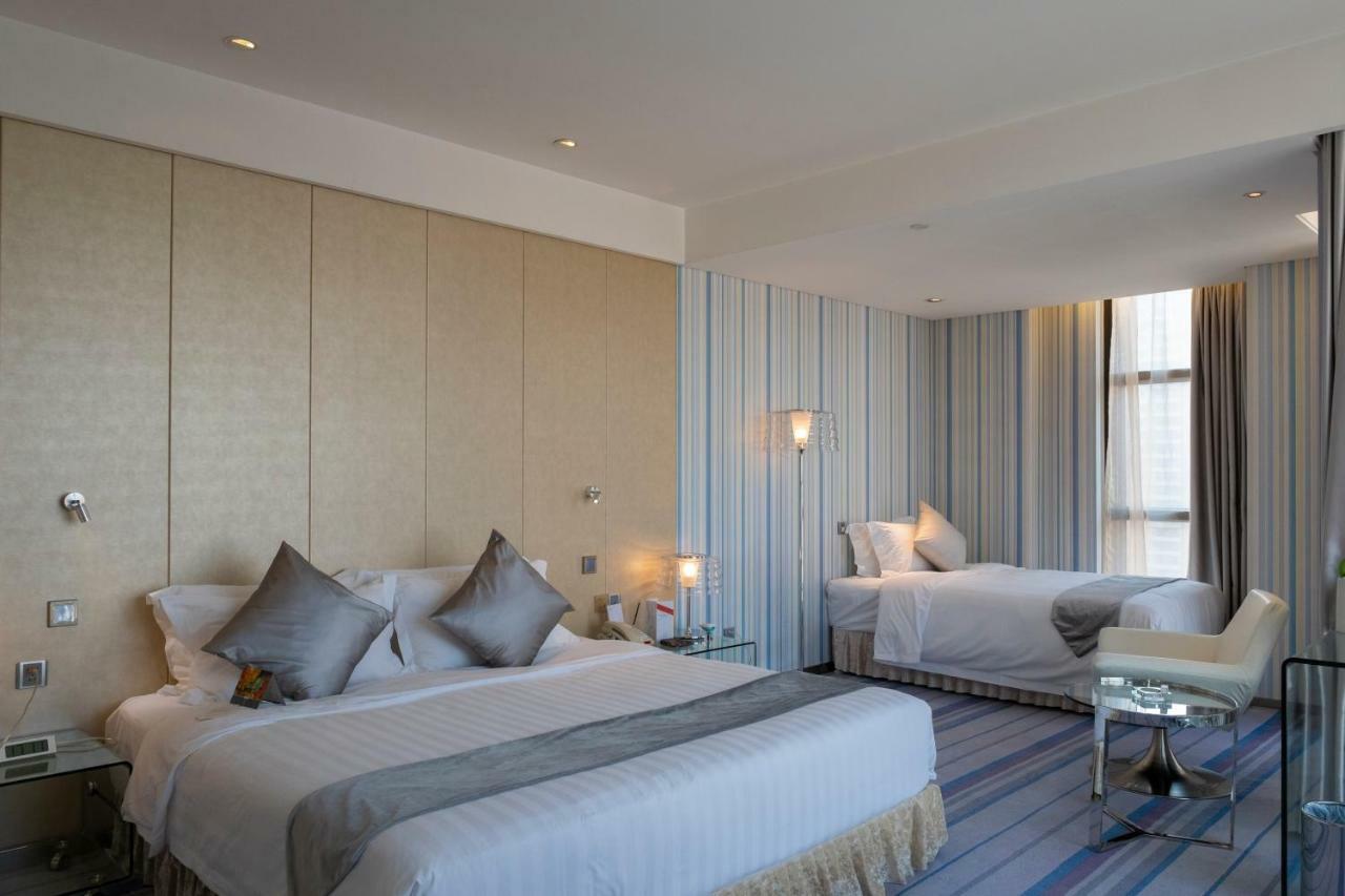 Christian'S Hotel Luoyang Лоян Экстерьер фото