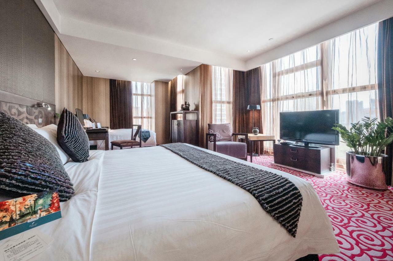 Christian'S Hotel Luoyang Лоян Экстерьер фото