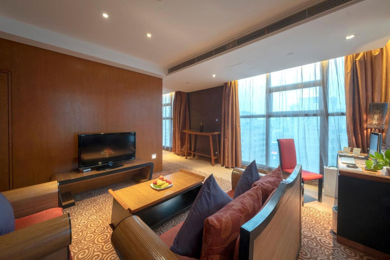 Christian'S Hotel Luoyang Лоян Экстерьер фото